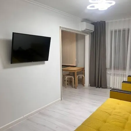 2-Х Комнатная В Центре Район Цума Almaty Exterior photo